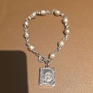 Source Unknown Silver Chain Bracelet with Cream Pearls and Book Charm